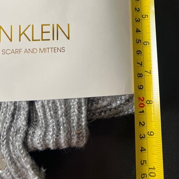 Calvin Klein 3 Piece Set NWT Macy's Hat & Scars Mitten 1 Size - Picture 3 of 4